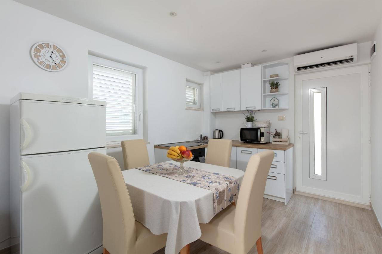 Seaview Apartment Sparkle Iskra - Povlja, Brac Povlja  Bagian luar foto